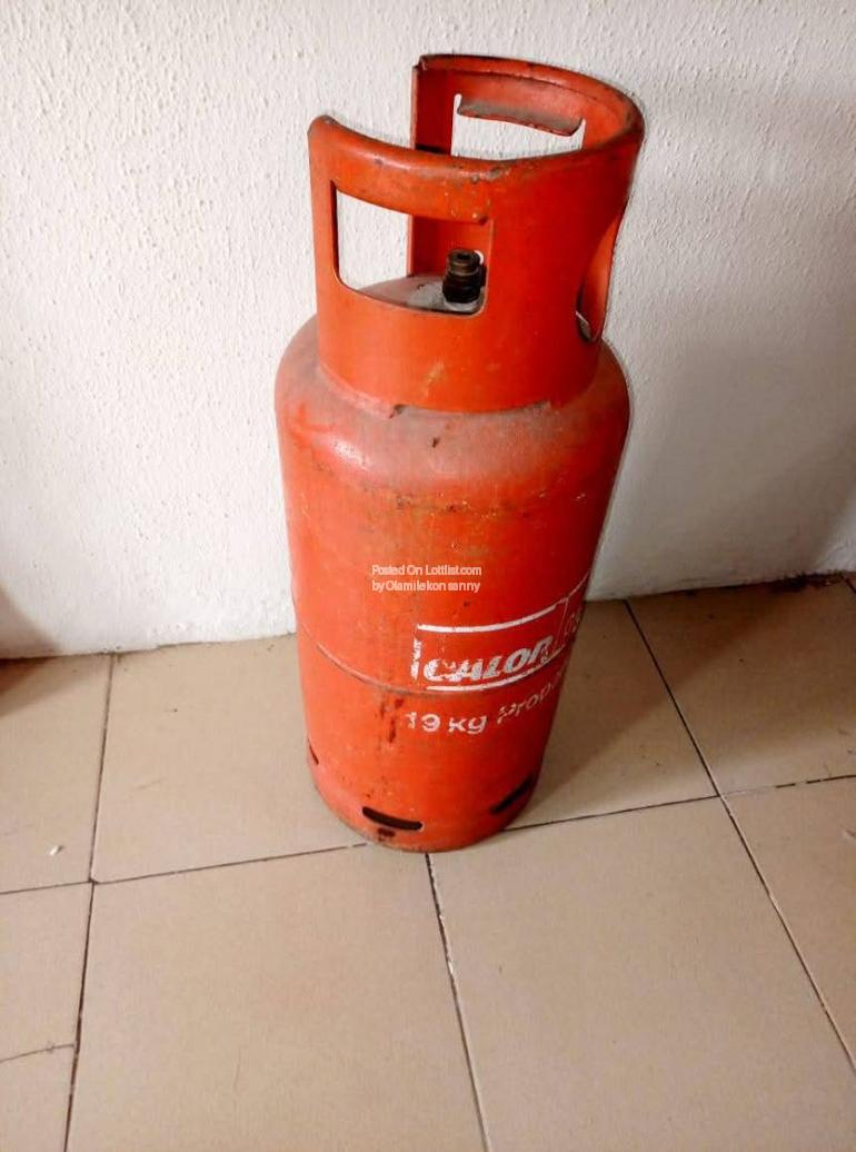 Deep freezer, TV , gas cylinder and couch 🛋️ for sale