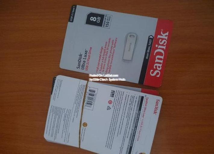 8 GB SanDisk Ultra Luxe USB 3.1 Flash Drive