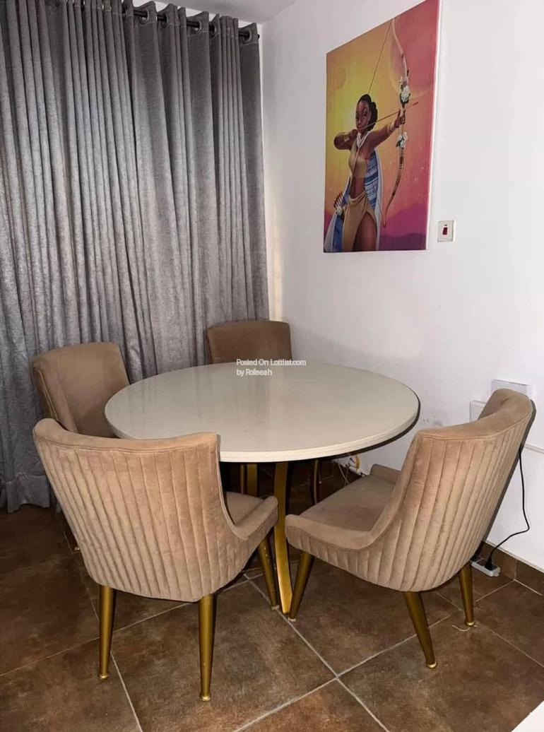 Dining set Price: 230k Location Orchid Lekki